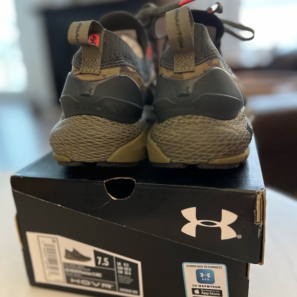 Under Armour fits size 8.5-9 women - camo HOVR - Picture 10 of 10